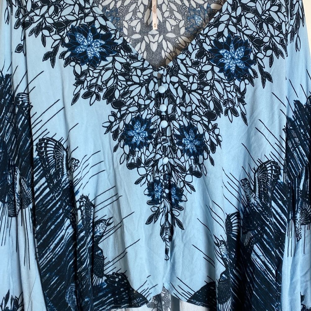Free People Birds of a Feather Blue Floral Boho Peasant Blouse Top Size M - Picture 4 of 7